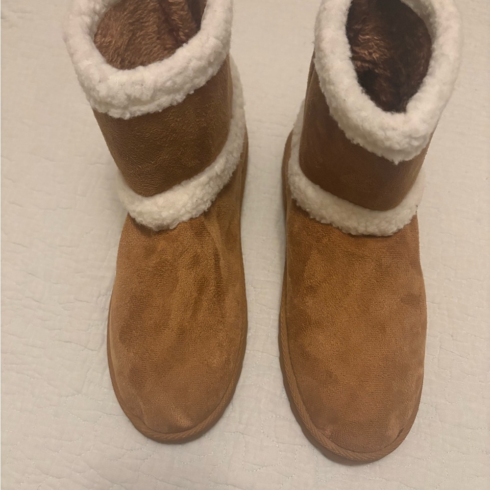 Olivia Miller Tan & Cream Faux-Shearling Winter Booties
